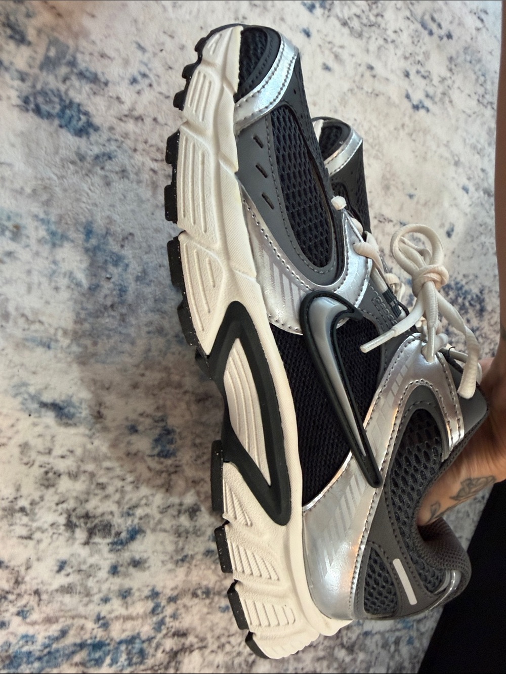 Nike V5 RNR in the Seaweed/Metallic Silver/Anthracite/Smoke Grey/Sai - Picture 4 of 7